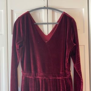 BURGUNDY VELVET LONG SLEEVE MIDI DRESS